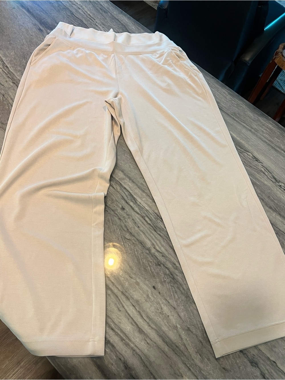 Athleta Seasoft Straight Leg Pant SP23 Beige Cream Lounge Travel Women XL